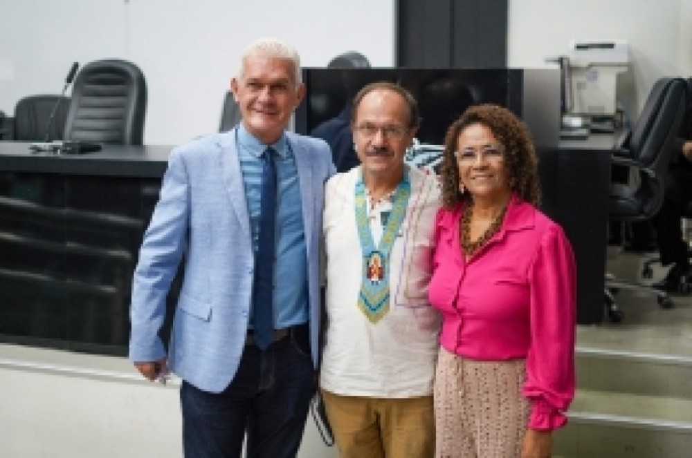 Edna apoia indígenas venezuelanos que cobram moradia digna