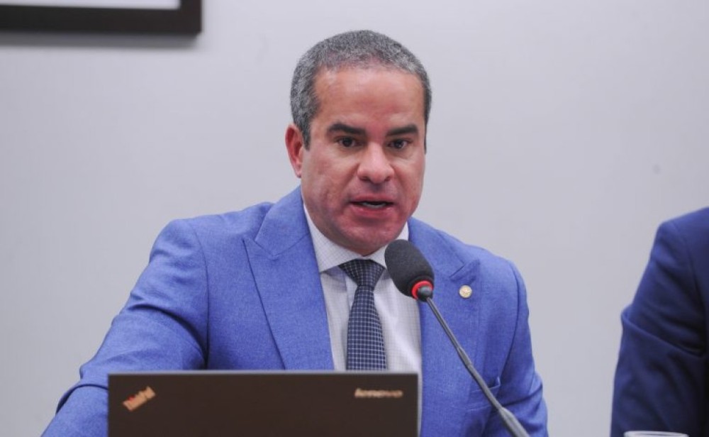 Comissão aprova proposta que proíbe influencer de fazer propaganda de jogos de azar não regulamentados