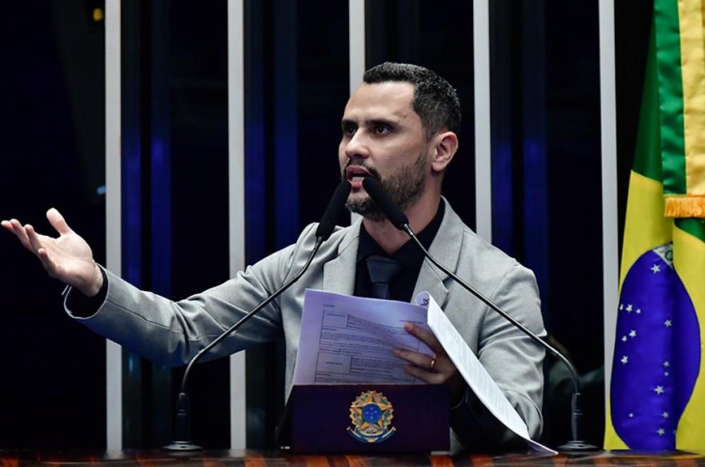 Cleitinho critica lista de compras para viagens presidenciais