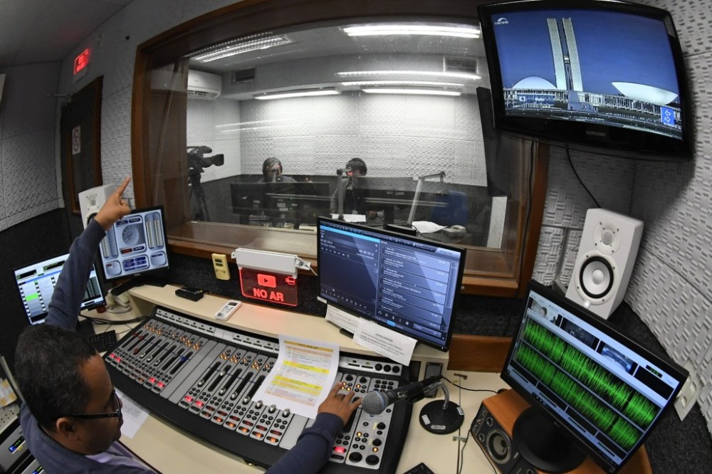 Rádio Senado lança podcast semanal sobre inteligência artificial