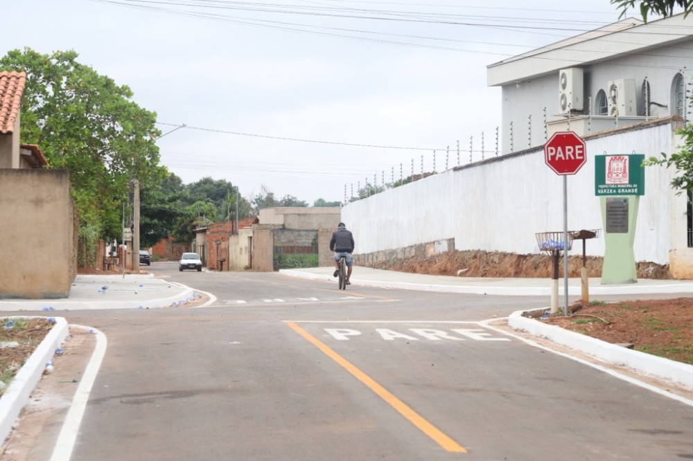 Bairros Santa Clara e Vila Rica recebem investimentos de R$ 2,5 Milhões em pavimentação e drenagem