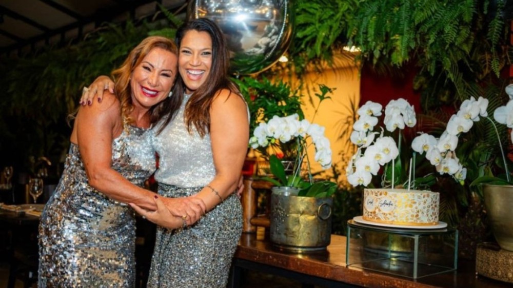 Carol Sleiman e Silvinha Canto celebram aniversário em dose dupla