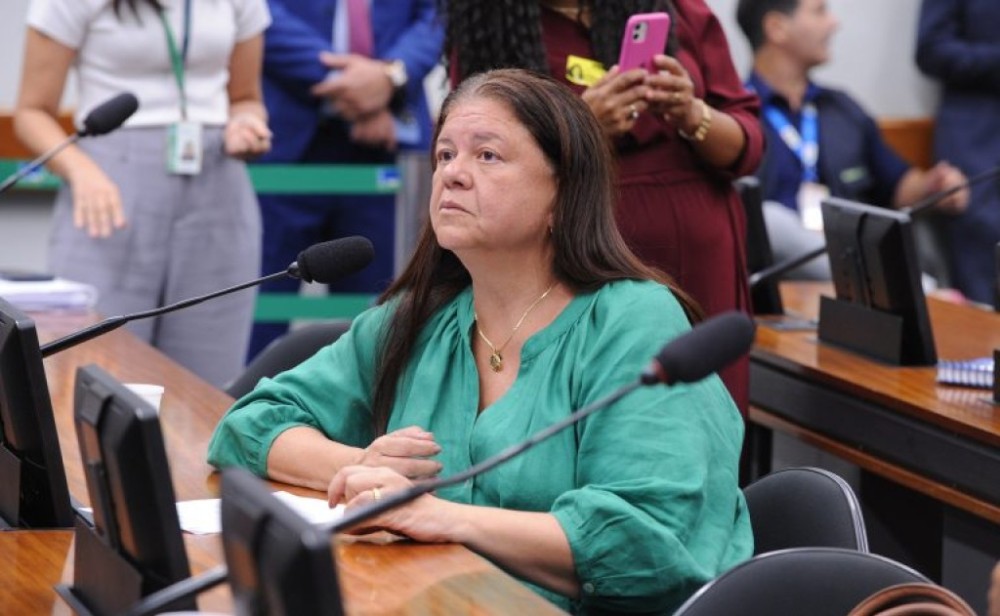 Projeto aprovado inclui divulgação de conteúdo sexual falso na definição de violência psicológica contra mulher