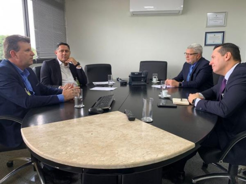 Na Infraero, prefeito e secretário discutem outorga do Aeroporto Regional