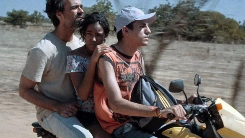Filme brasileiro concorrente no Festival de Cannes ganha trailer