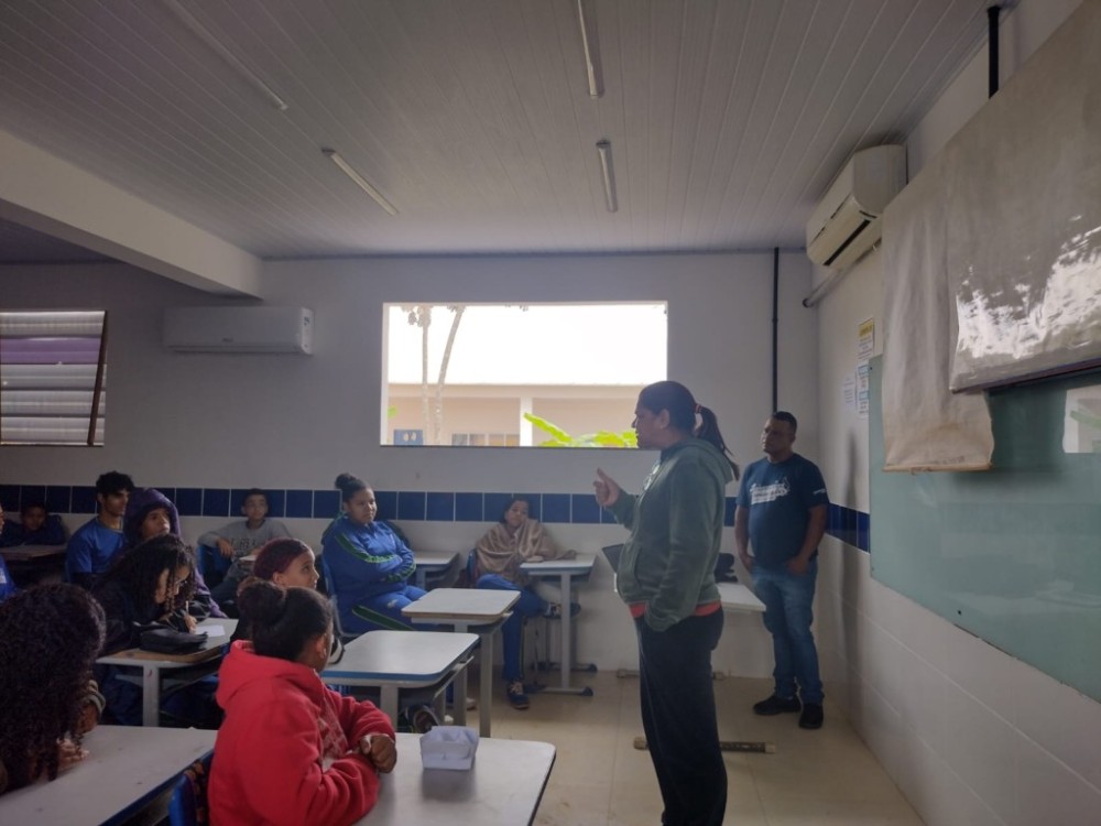 Procon Estadual leva orientações sobre direito do consumidor a estudantes e idosos de Chapada dos Guimarães