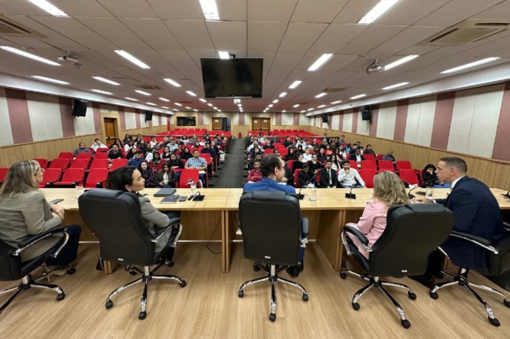 MPMT recebe 130 acadêmicos do curso de Direito de duas universidades