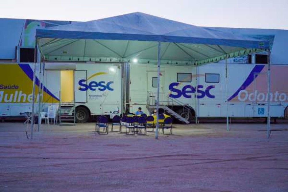 Exames de mamografia e serviços odontológicos são ofertados gratuitamente em ação da Prefeitura e Sesc