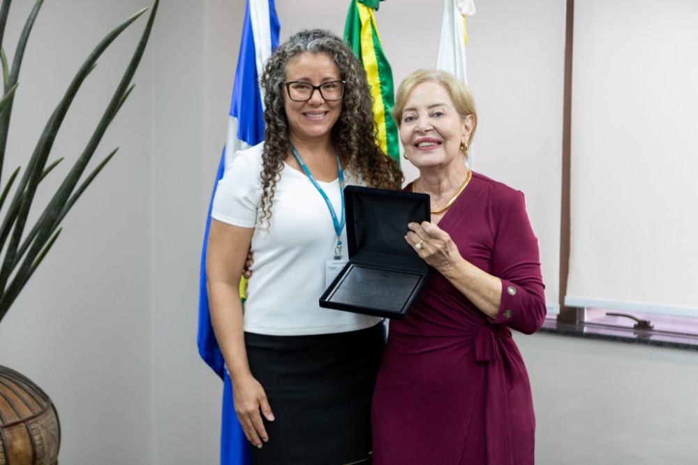 Presidente Clarice Claudino recebe homenagem de servidores da comarca de Rosário Oeste