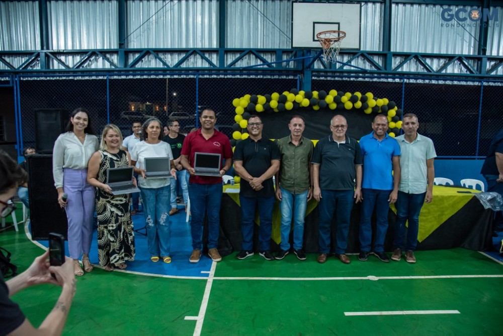 Prefeitura equipa todas as unidades de educação com kits de Chromebooks