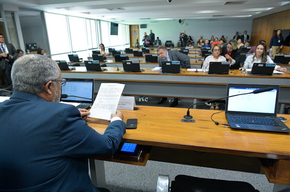 CDH analisa apoio escolar para alunos da educação especial