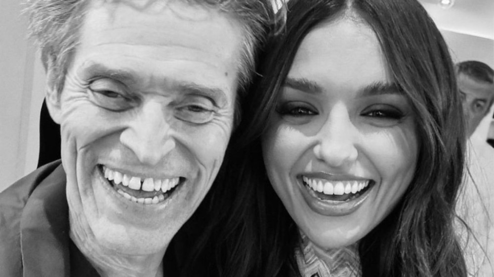 Rafa Kalimann e Willem Dafoe tiram foto juntos em Cannes