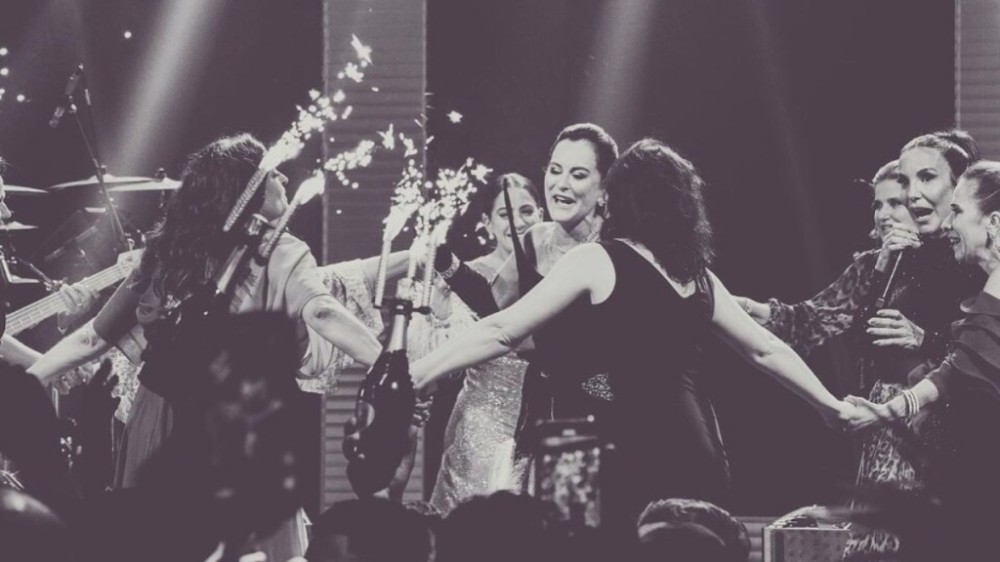 Com show de Ivete, Ana Eliza Setubal celebra aniversário circense exuberante