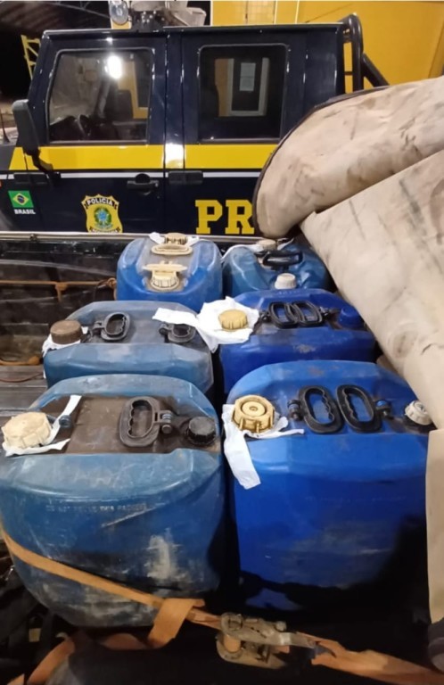 Transporte ilegal de combustível: PRF apreende 300 litros em Pontes e Lacerda