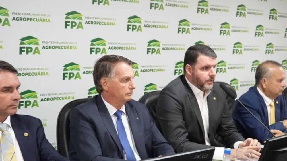 Bolsonaro reaparece em público durante reunião da Frente Parlamentar da Agropecuária