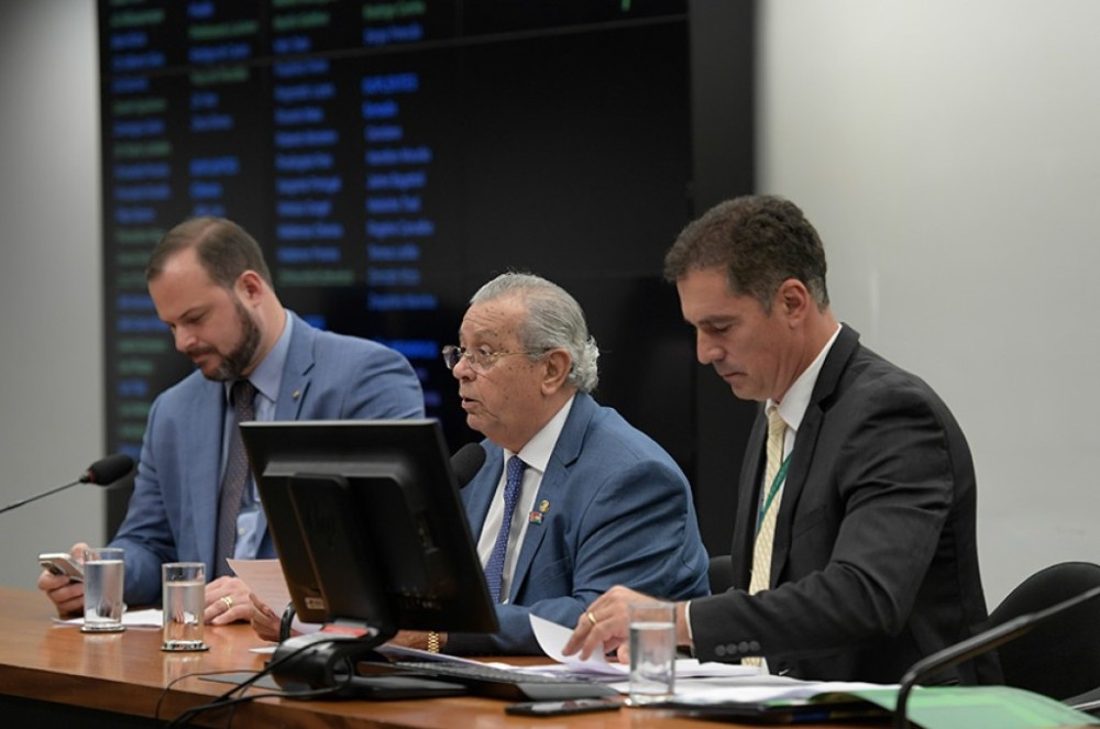 CMO aprova créditos extras de R$ 95,5 bilhões, maior parte para precatórios