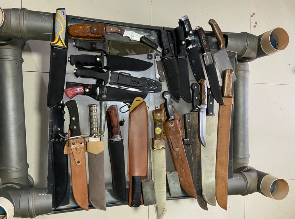 Polícia Civil reabre investigação para localizar vítimas assassinadas e localiza 30 facas em residência de um dos alvos