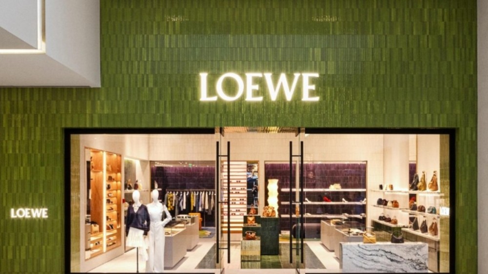 Loewe inaugura primeira loja no Brasil