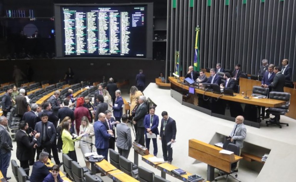 Câmara conclui votação de proposta com sanções a invasores de terras; acompanhe