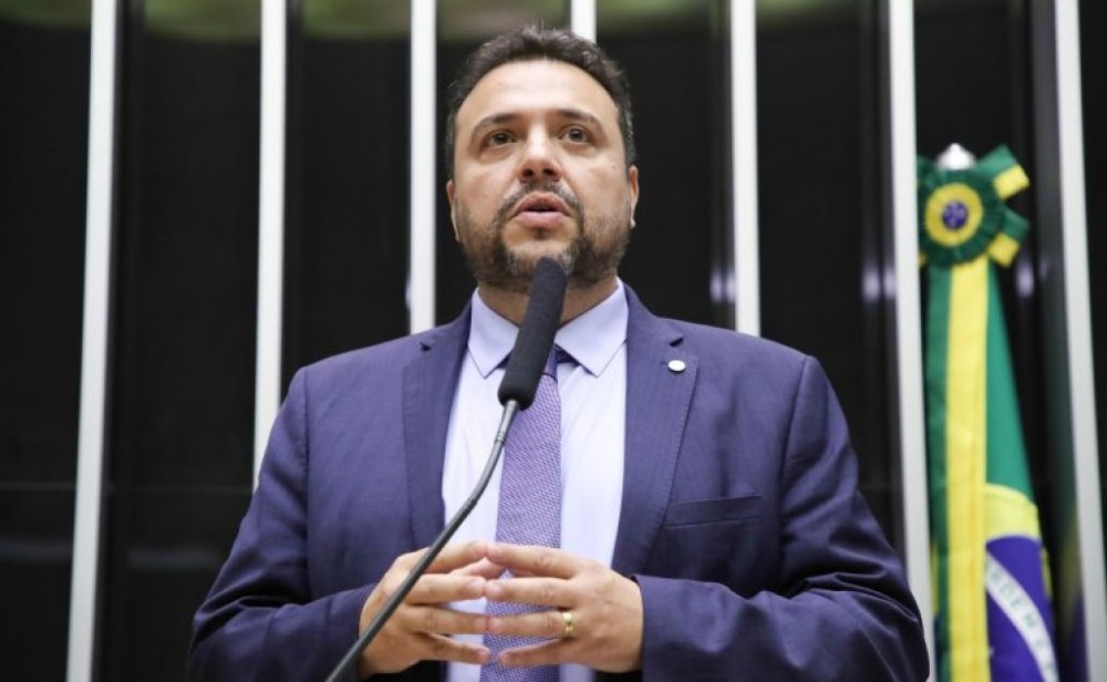 Projeto regulamenta formação de acompanhante escolar para pessoa com autismo