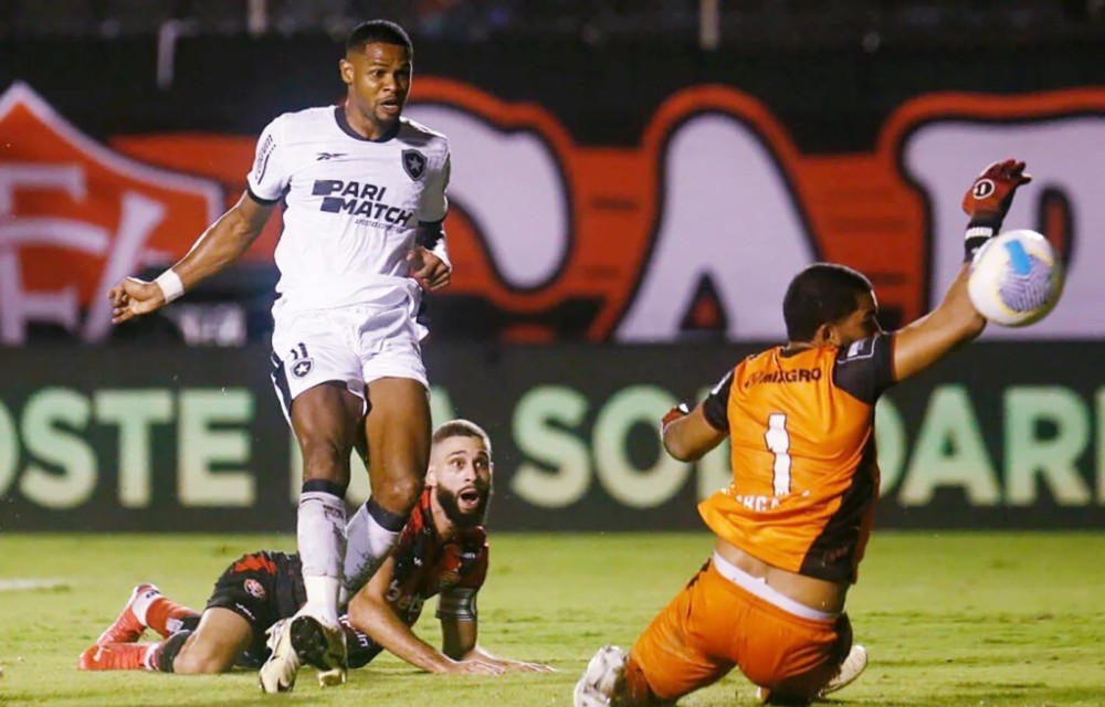 Botafogo vence o Vitória e se classifica para as oitavas da Copa do Brasil