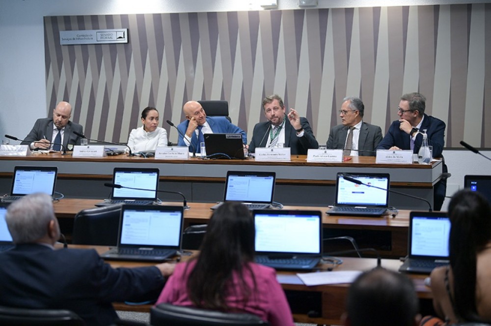 Convidados de debate na CI discordam sobre vale-pedágio pago com Pix