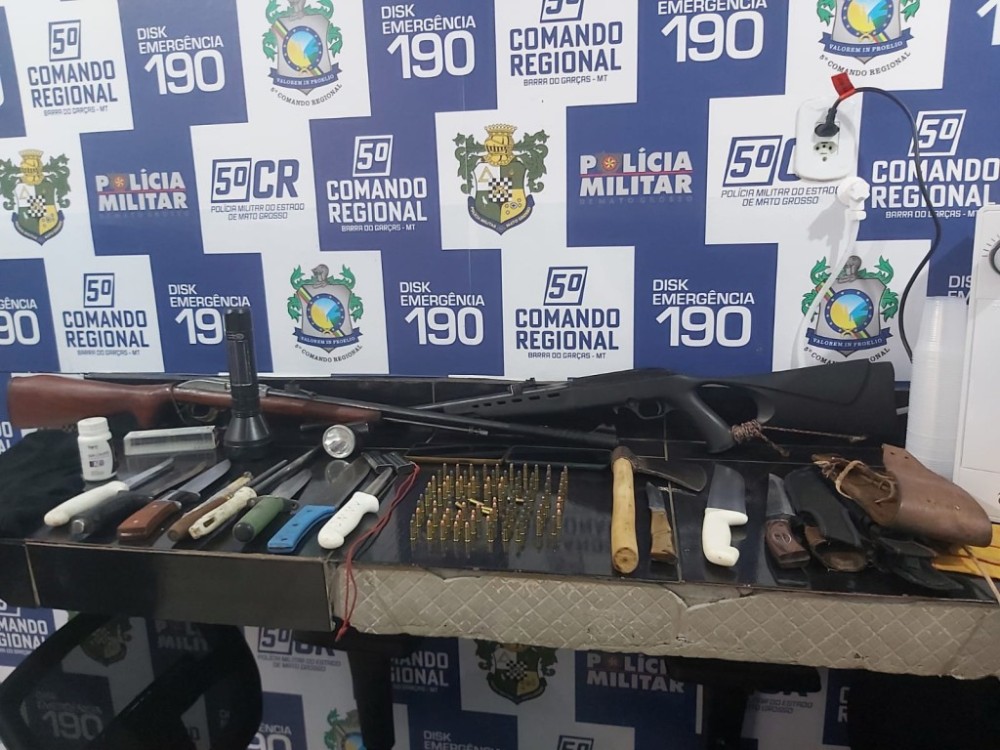 Patrulha Rural aborda Kombi e prende dois homens com espingardas e munições