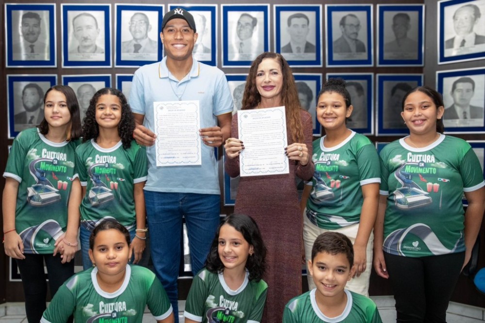 Servidores municipais recebem Moção de aplausos! 