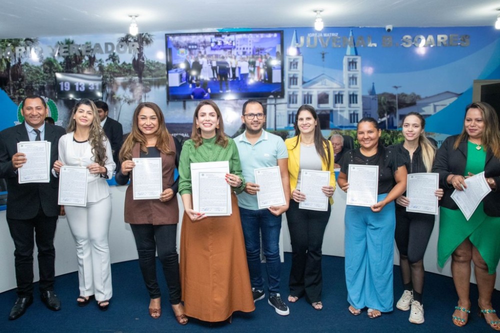 Servidores municipais recebem Moção de aplausos