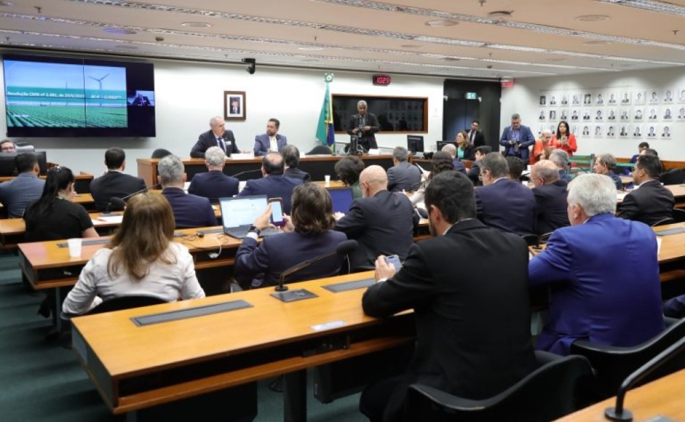 Burocracia na fiscalização de crimes ambientais impedem agricultores de obter crédito, dizem participantes de debate