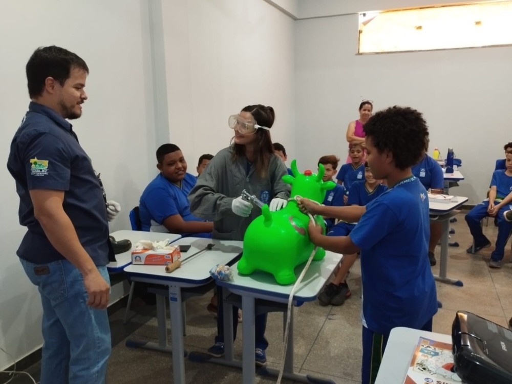 Indea leva a estudantes orientações sobre importância das práticas sanitárias na produção de alimentos