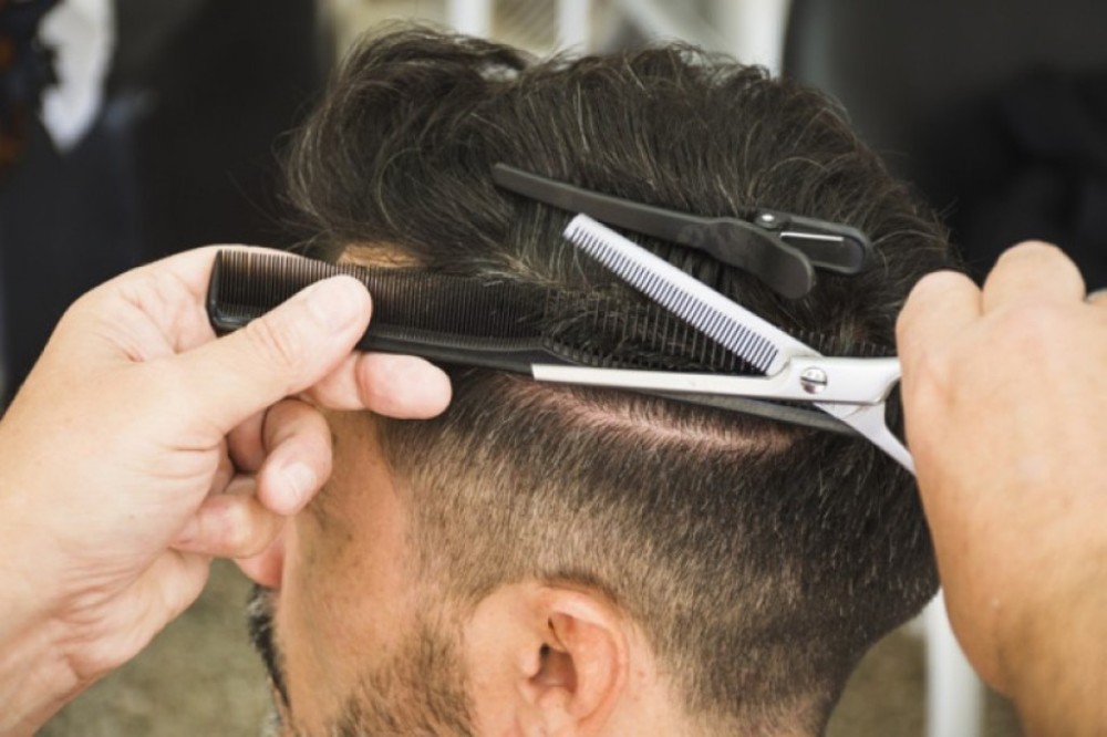 Prefeitura e Cáritas ofertam cursos de barbeiro e cabeleireiro