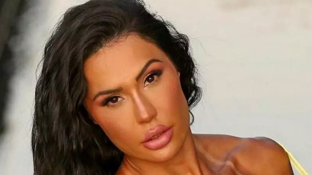 Gracyanne Barbosa ganha mais presentes de admirador e manda recado: ‘Pare’