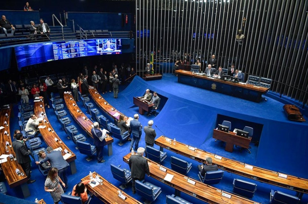 Plenário analisa reestruturação de carreiras e programa Mover nesta quarta