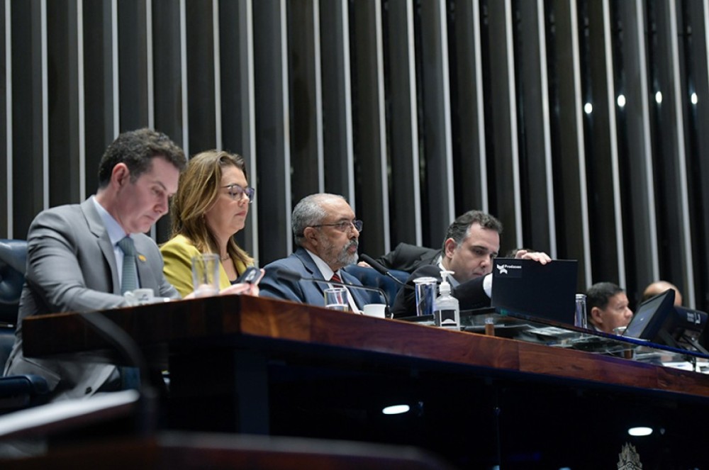 Senadores cobram análise das causas e consequêcias da tragédia no RS
