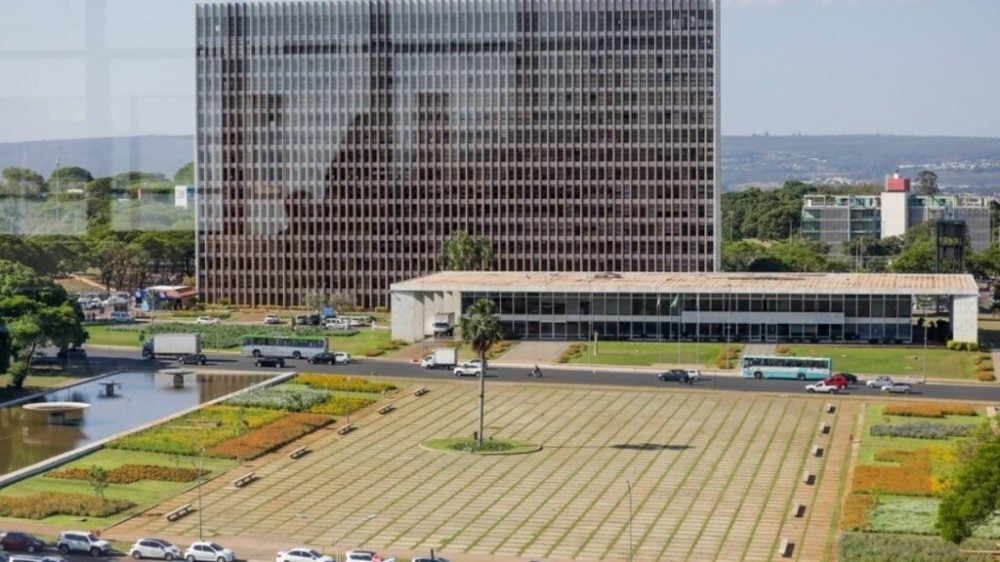 Publicada lei que altera posse de governador e deputados do DF