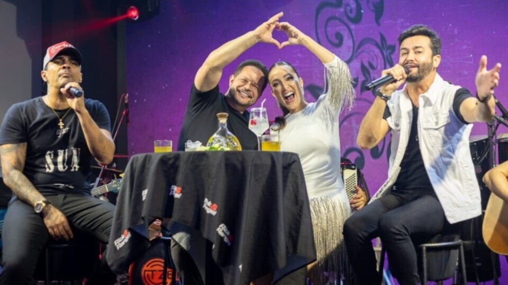 Carol Peres celebra 40 anos ao som de Rick e Rangel