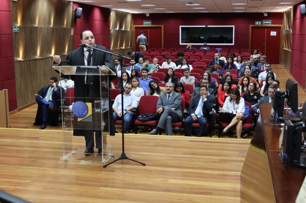 Estudantes de Direito da Uniasselvi acompanham sessão plenária do TRE-MT