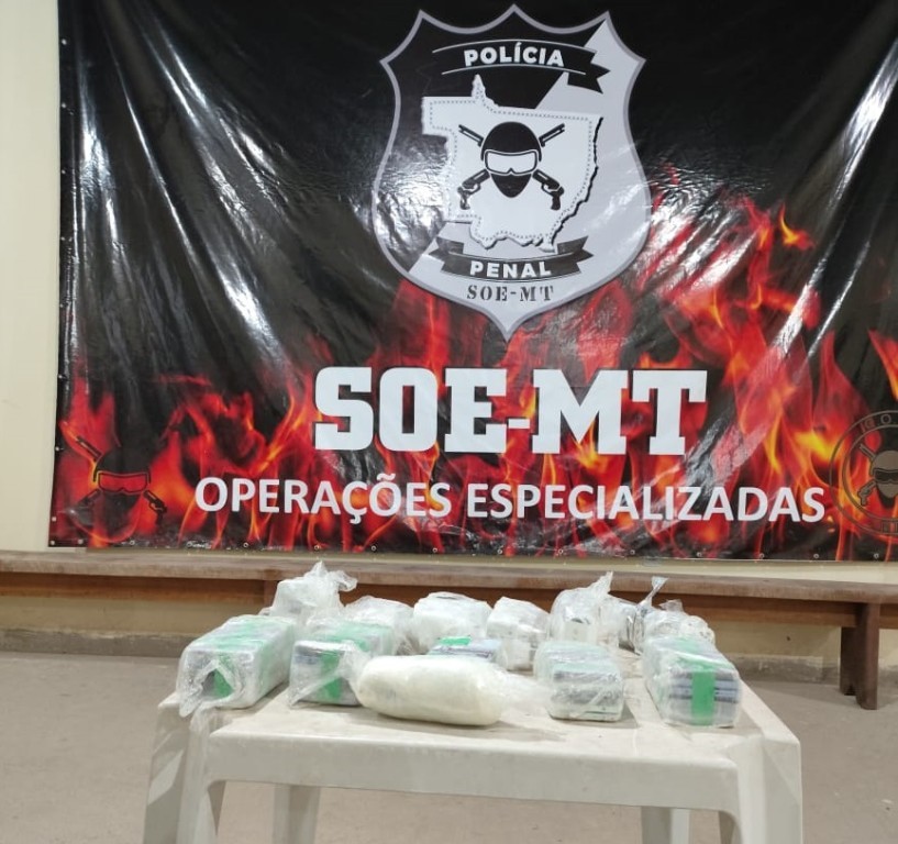 Polícia Penal localiza dezenas de celulares, chips e carregadores em blocos de concreto na PCE