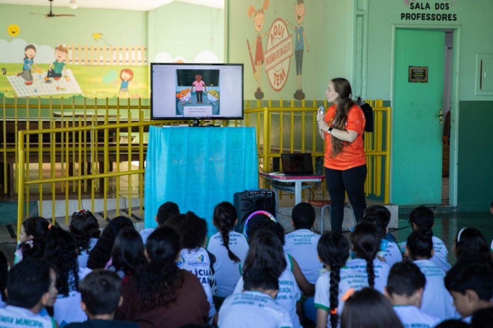 Ação integrada leva palestra sobre a Campanha Faça Bonito para estudantes