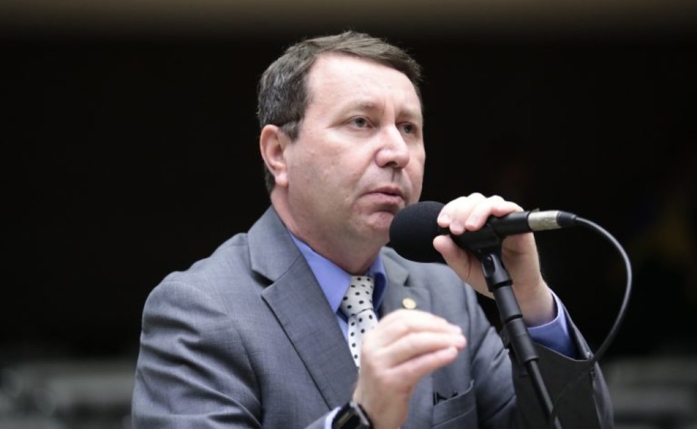 Projeto prevê assinatura física de idoso para autorizar desconto de empréstimo na folha de pagamento