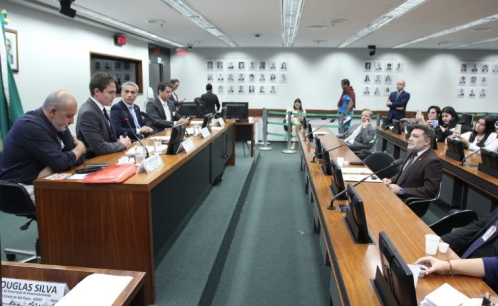 Debatedores e deputados alertam para inadimplência alta no Fies
