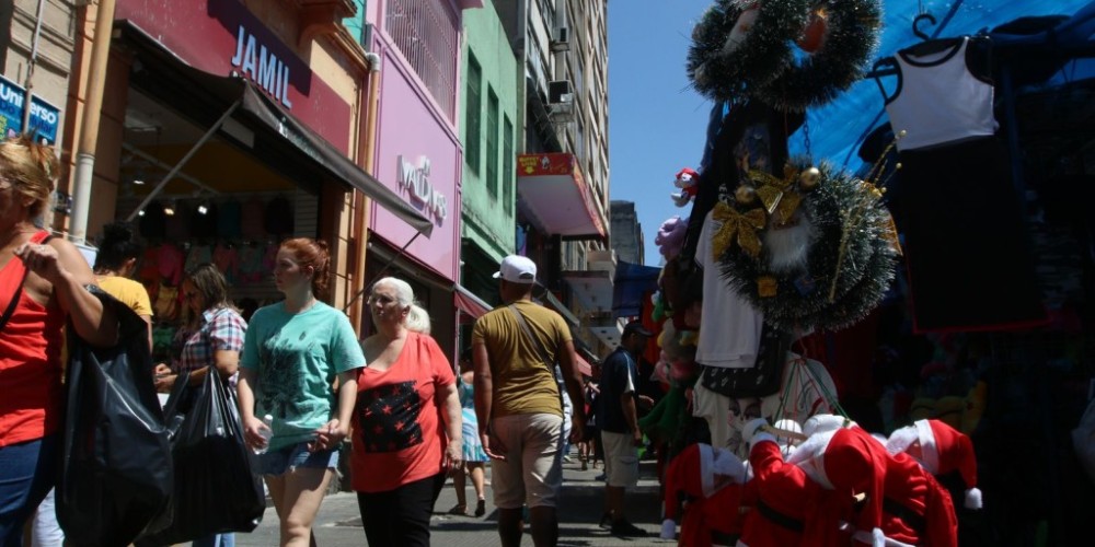Mais de 40% dos consumidores pretendem ir às compras para o Natal