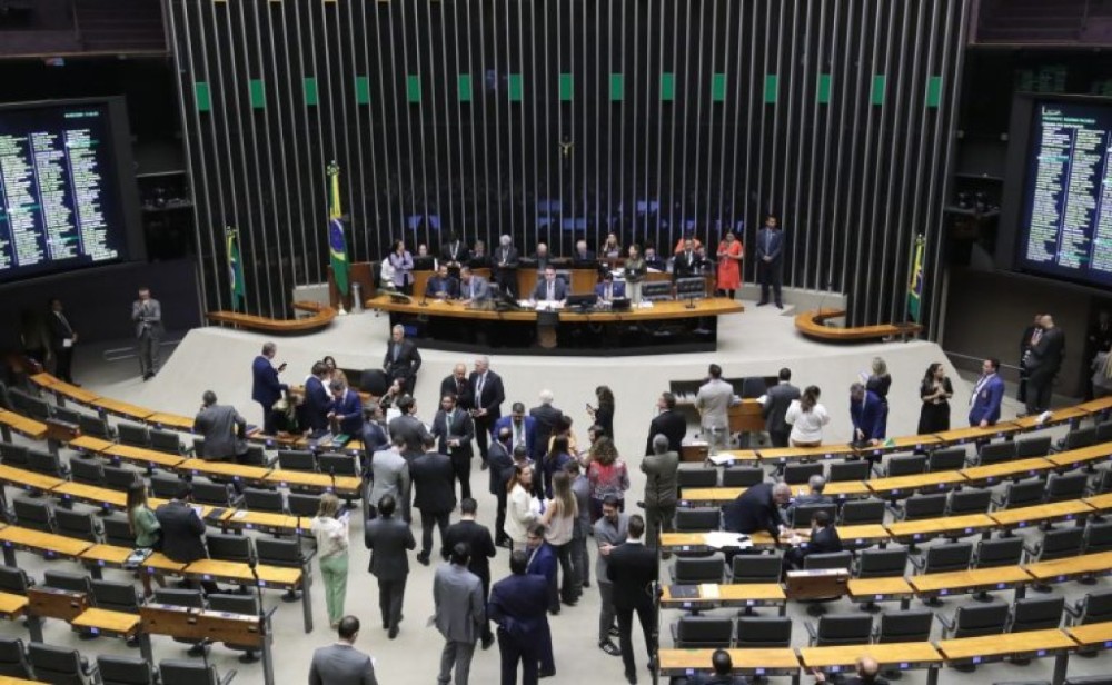 Congresso analisa vetos a saída temporária de presos no semiaberto; acompanhe