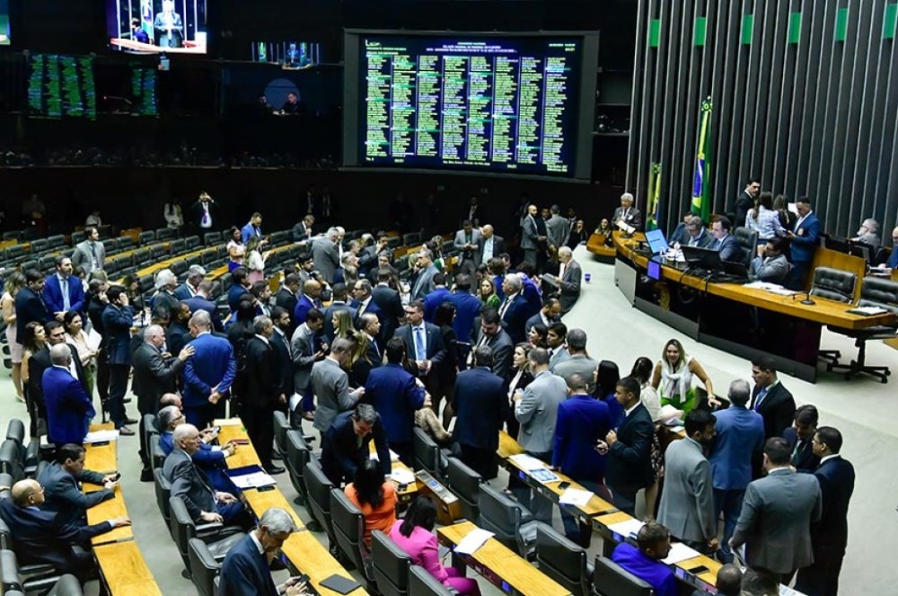 Congresso restaura benefícios remuneratórios para polícias civis