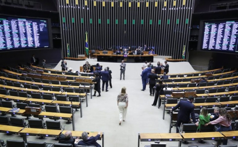 Deputados analisam criação de incentivos para descarbonizar produção de veículos; acompanhe