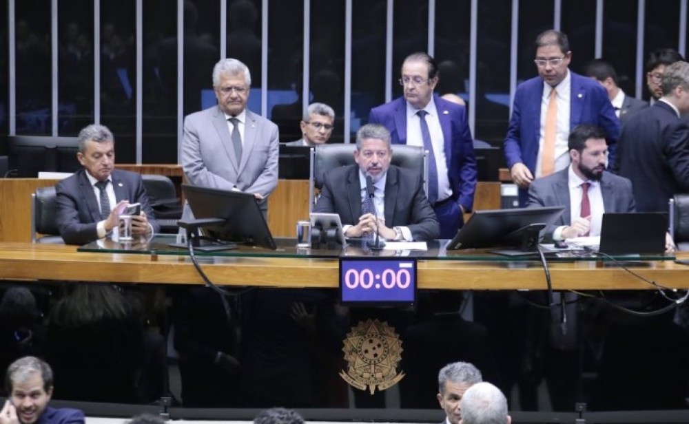 Aprovado texto-base de projeto que cria incentivos para descarbonizar produção de veículos; acompanhe