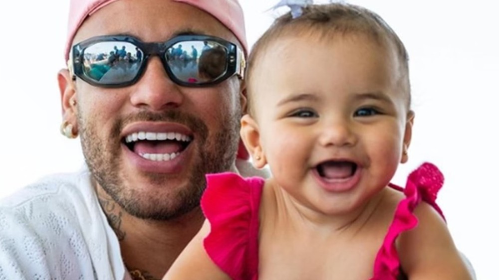 Neymar brinca com Mavie e Bruna Biancardi em post na web: ‘Gargalhadas gostosas’