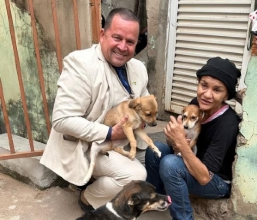 Sargento Vidal resgata animais e conhece história emocionante de moradora do bairro Despraiado