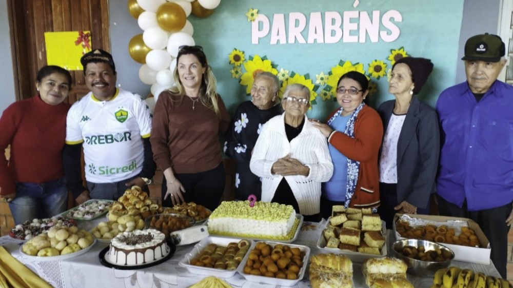 Secretária de Assistência participa de confraternização dos idosos no Jardim Marajoara